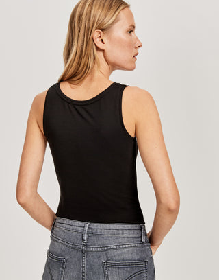 900 black;83