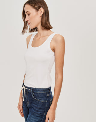 010 white;21