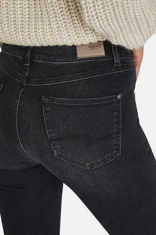 1058 black used;11
