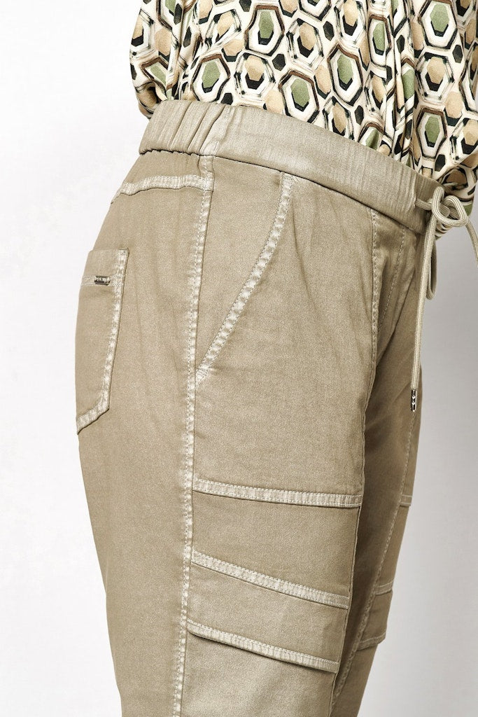 064 Light Khaki;4