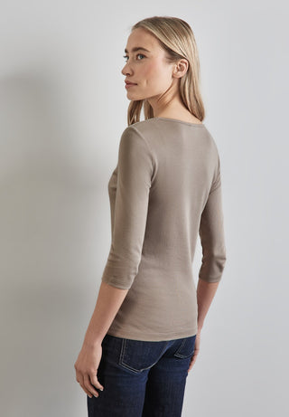 16162 breezy beige;22