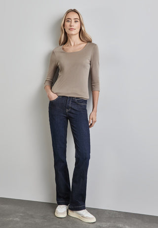 16162 breezy beige;23