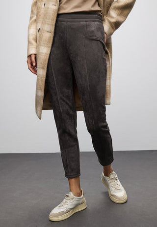 17103 darkest brown;9