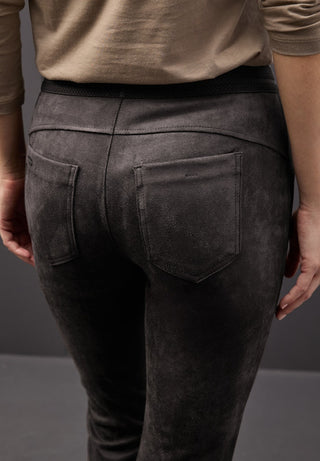 17103 darkest brown;12