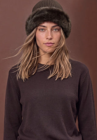 17111 auburn brown;9