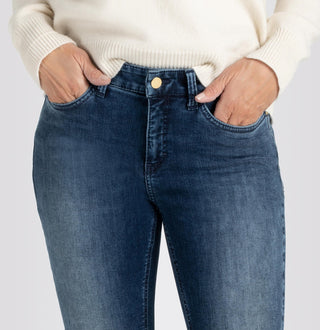 D676 medium blue authentic;7