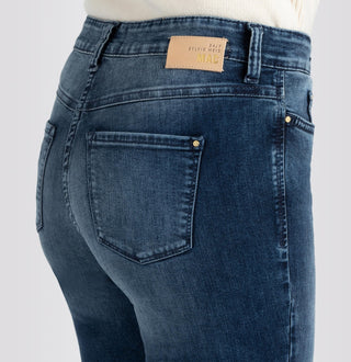 D676 medium blue authentic;8