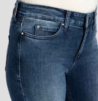 D676 medium blue authentic;9