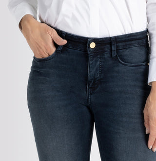 D881 dark blue black wash;104