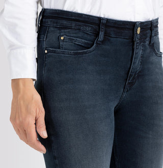 D881 dark blue black wash;105