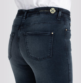 D881 dark blue black wash;40
