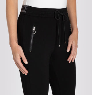 090 black;52