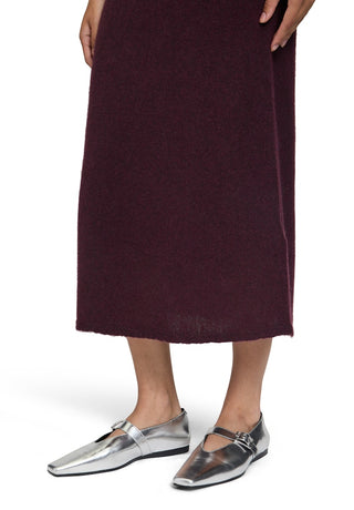 4685 Dark Aubergine;6