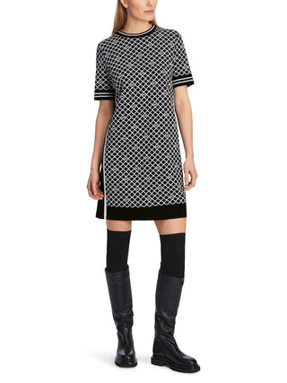 910 black and white;7