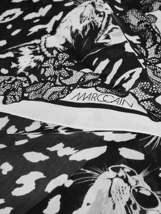 910 black and white;2